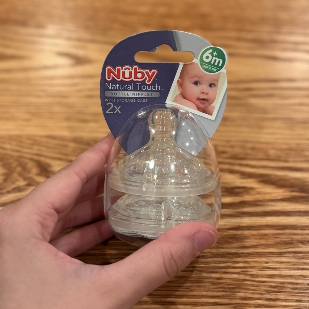 Nuby Natural Touch Bottle Nipples with Storage Case 6m+ NEW